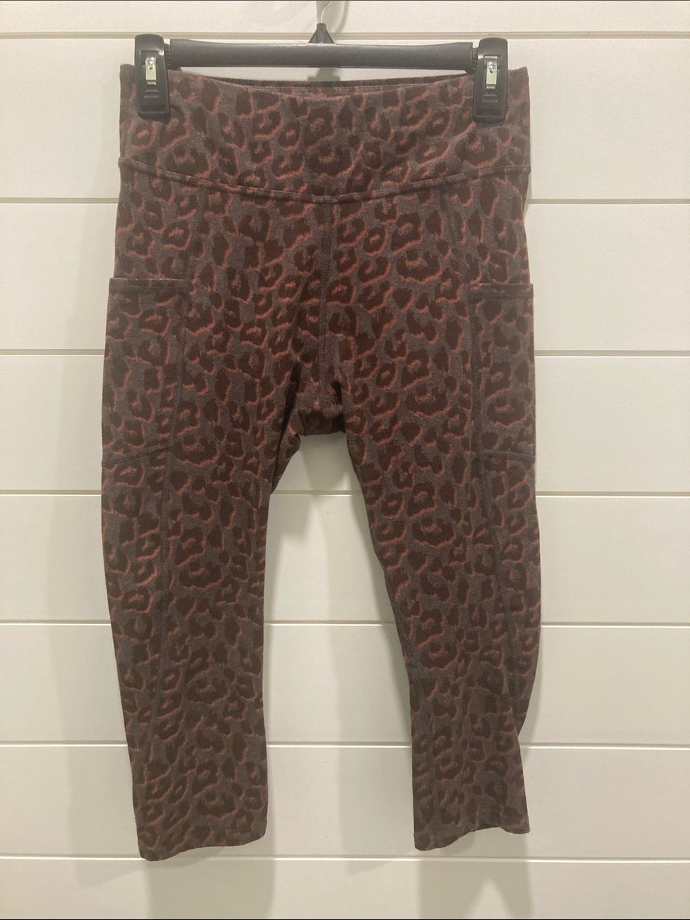Pact Organic Cotton PureActive Pocket Crop Leggings-Leopard Print Sz Small-GUC